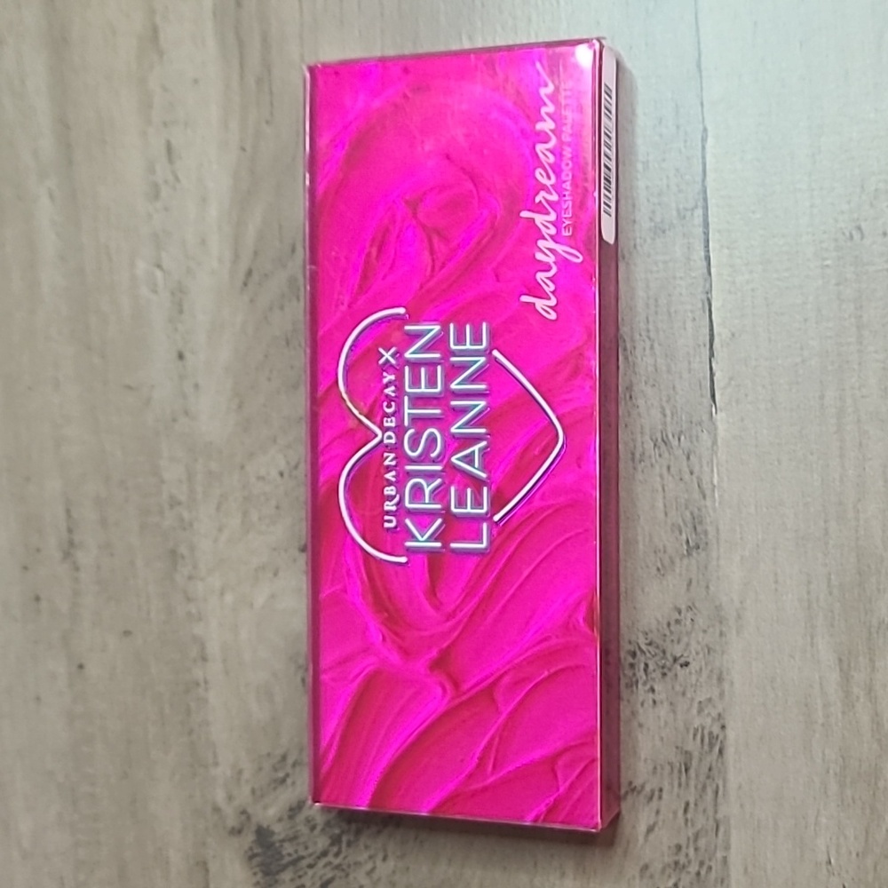 NIB Daydreams eyeshadow palette by Urban Decay, never used